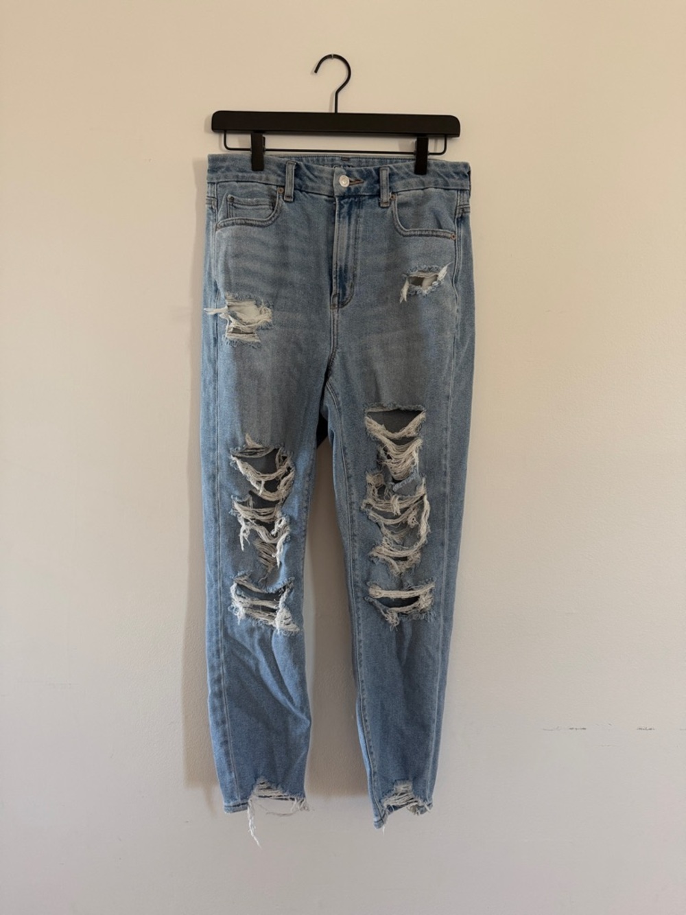American Eagle Outfitters Light Blue Distressed Ankle Jeans